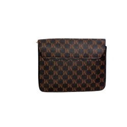 Sac à main ou pochette marron avec rabat – Motif imprimé M-dos