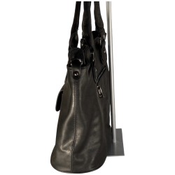 NANUCCI - Sac à main noir porté épaule